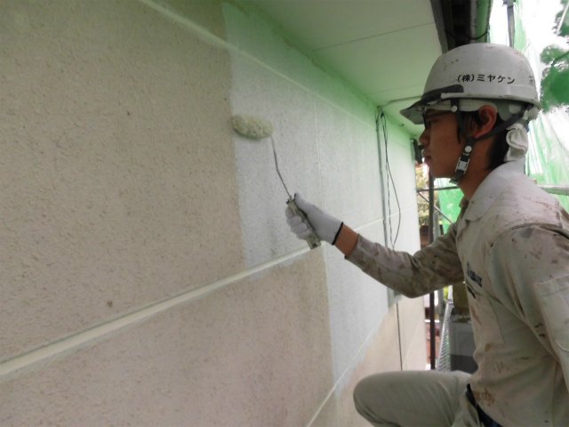 前橋市 屋根外壁塗装工事 外壁下塗り お客様の声 ミヤケン