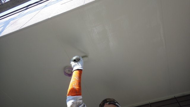 前橋市 屋根外壁塗装工事 軒裏天井上塗り お客様の声 ミヤケン
