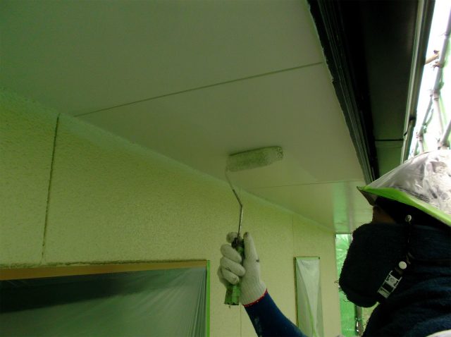 玉村町 外壁塗装工事 軒裏天井施工中 お客様の声 ミヤケン