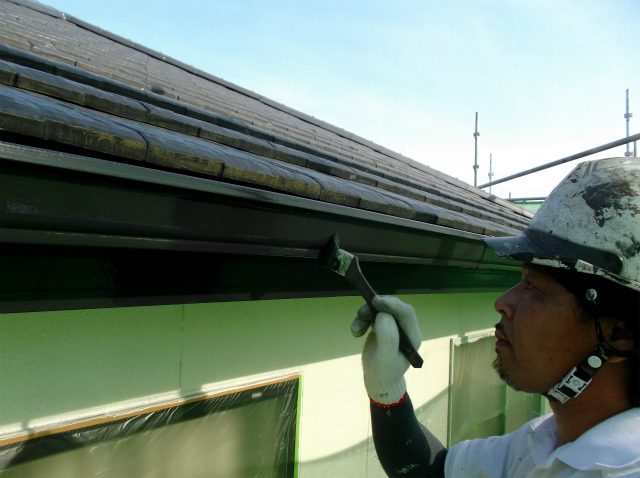 玉村町 外壁塗装工事 雨樋施工中 お客様の声 ミヤケン