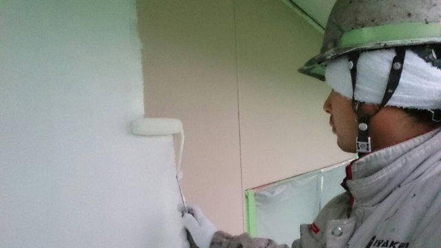 前橋市 屋根外壁塗装工事 外壁下塗り お客様の声 ミヤケン