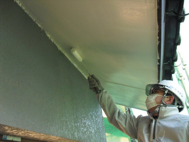 前橋市 屋根外壁塗装工事 軒裏天井上塗り お客様の声 ミヤケン