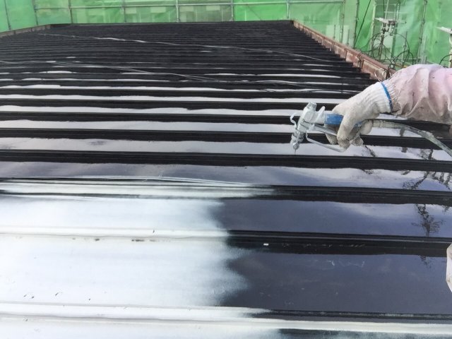 高崎市 屋根 上塗り1回目 ミヤケン