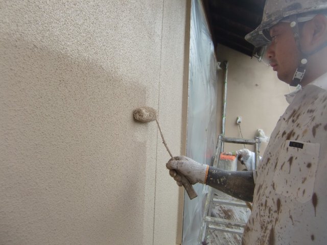 渋川市 屋根外壁塗装工事 外壁上塗り2回目 お客様の声 ミヤケン