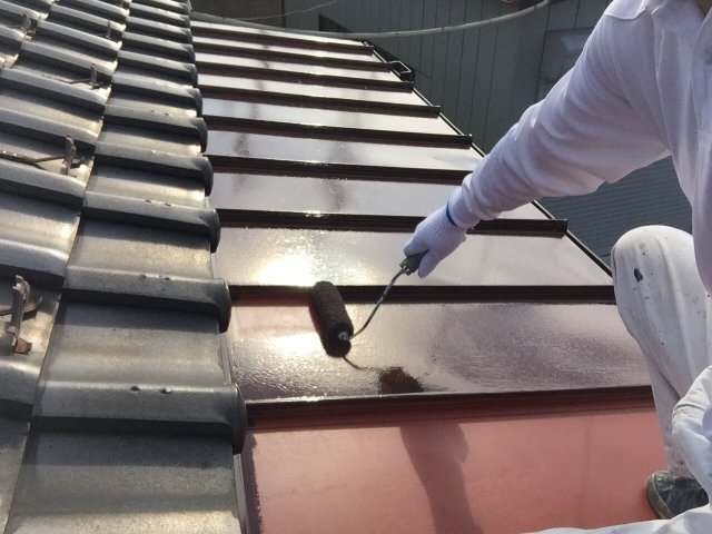 前橋市 屋根塗装 上塗り1回目 ミヤケン