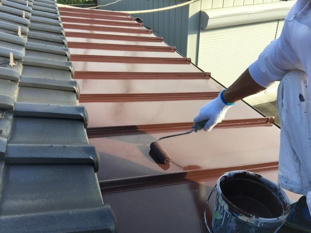 前橋市 屋根塗装 上塗り2回目 ミヤケン