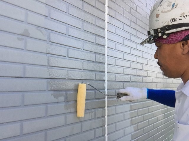 前橋市 屋根外壁塗装工事 外壁下塗り お客様の声 ミヤケン
