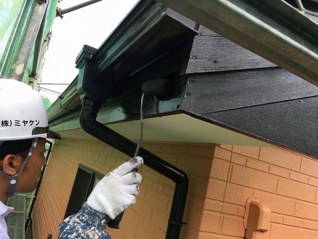 高崎市 屋根外壁塗装工事 破風板上塗り お客様の声 ミヤケン