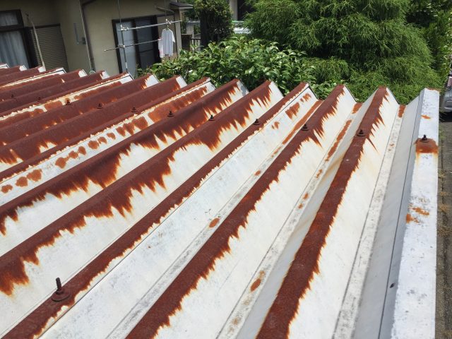 太田市 外壁塗装工事 車庫屋根サビの付着 お客様の声 ミヤケン