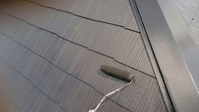 高崎市 屋根外壁塗装工事 屋根上塗り2回目中 お客様の声 ミヤケン