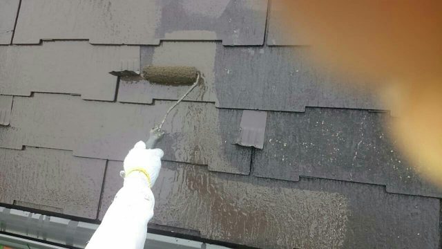 高崎市 屋根外壁塗装工事 屋根上塗り1回目中 お客様の声 ミヤケン
