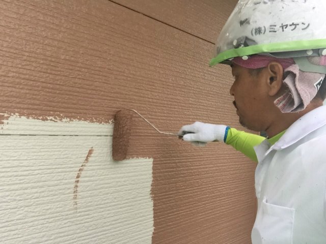 高崎市 外壁塗装 上塗り1回目 ミヤケン