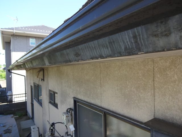 玉村町 屋根塗装工事 破風板色褪せ・汚れの付着 お客様の声 ミヤケン
