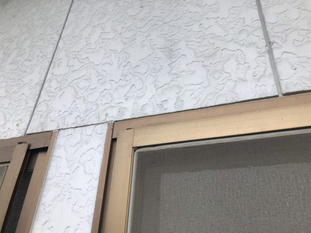 窓枠　雨漏り　外壁塗装　ミヤケン