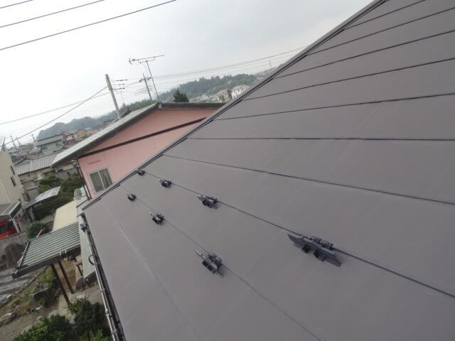 高崎市ガルバリウム鋼板サイディング外壁の点検様子 株式会社ミヤケン 高崎市ガルバリウム鋼板サイディング外壁の点検様子 株式会社ミヤケン