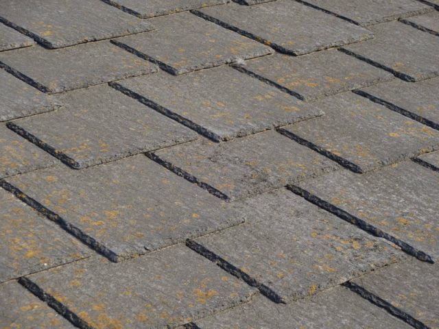 前橋市 屋根外壁塗装工事 屋根コケの付着 お客様の声 ミヤケン