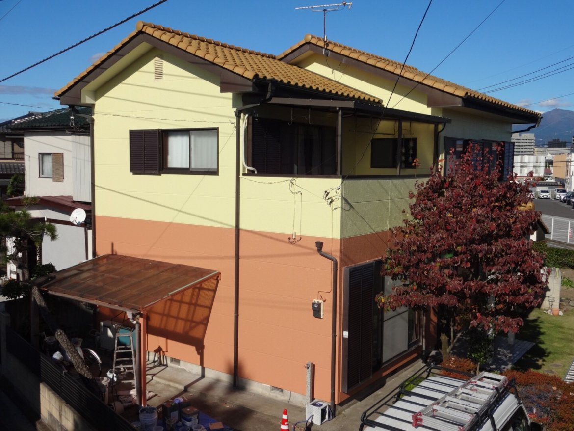 前橋市岩神町a様 イエロー オレンジのツートンの外壁塗装工事 株式会社ミヤケン 前橋市岩神町a様 イエロー オレンジのツートンの外壁塗装工事 株式会社ミヤケン