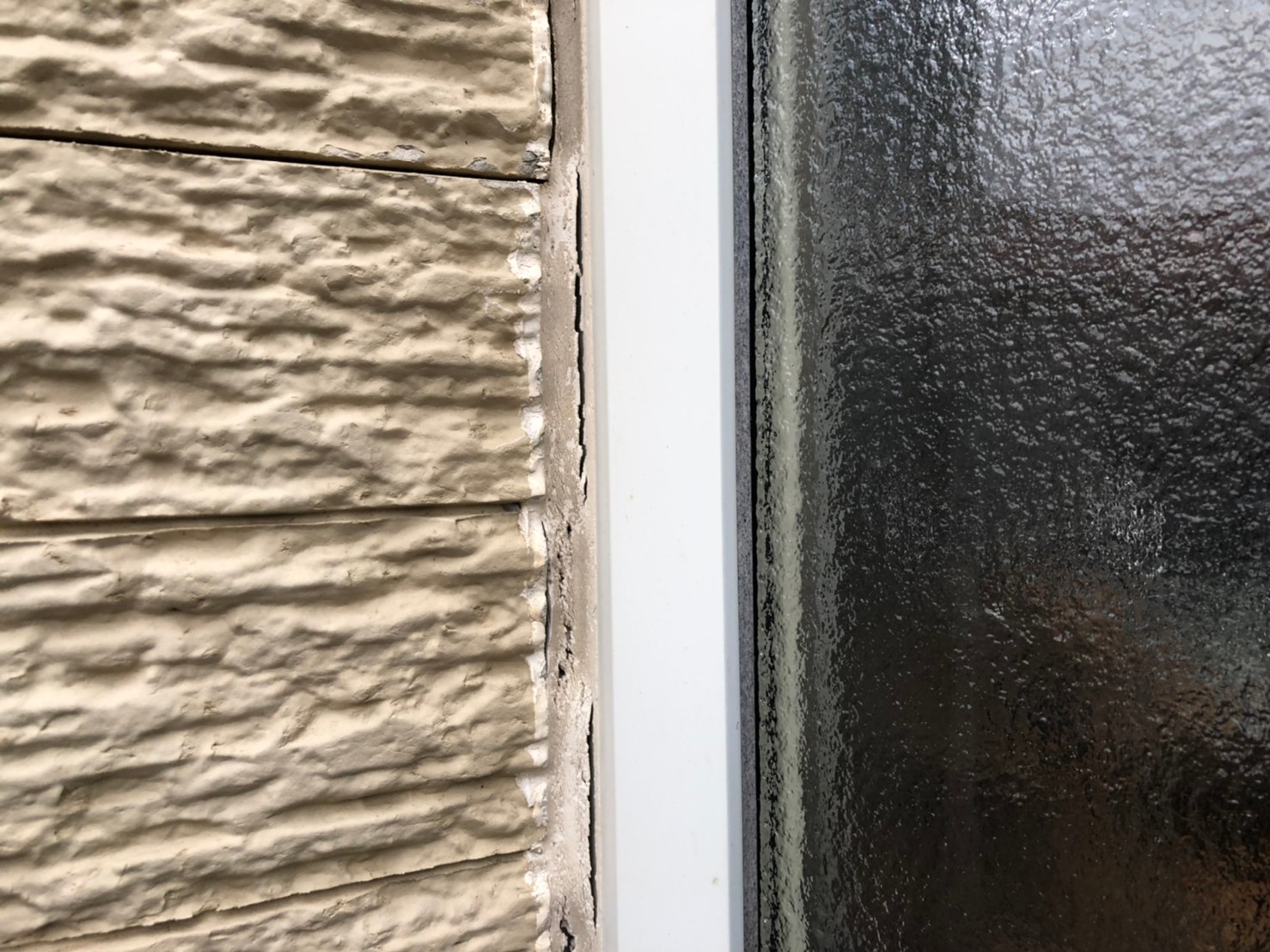 コーキングの劣化があるとのことで高崎市へ現場調査 株式会社ミヤケン