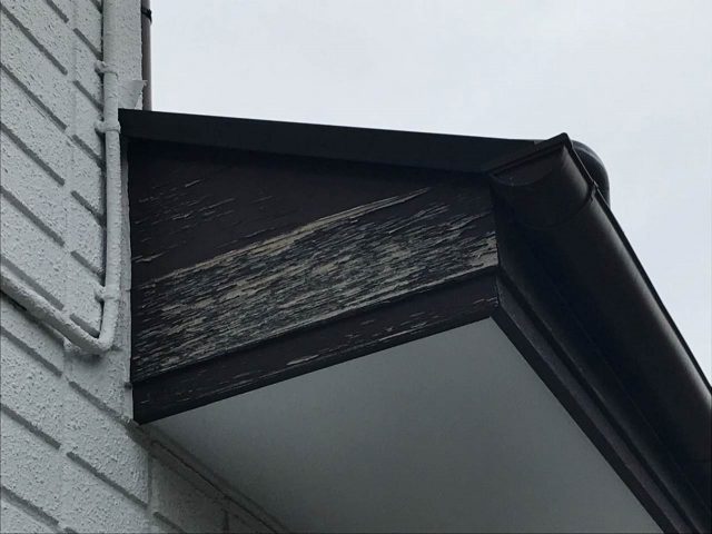 高崎市 屋根外壁塗装工事 破風板塗膜のはがれ お客様の声 ミヤケン
