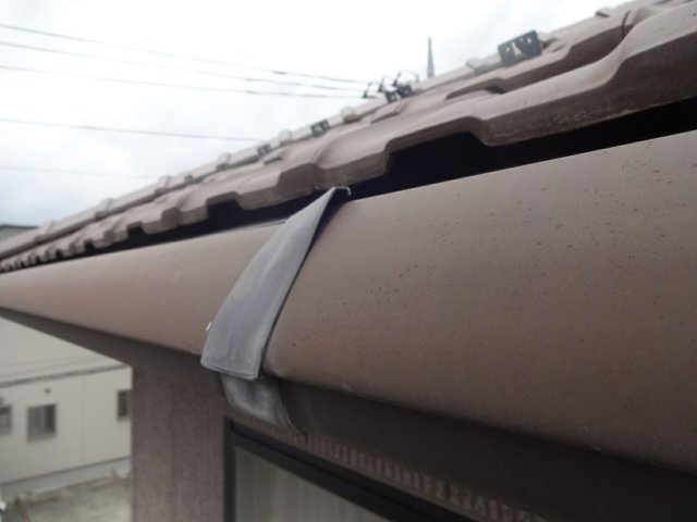 雨どい 色あせ 金具の外れ