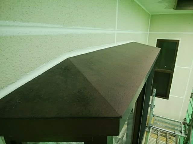 出窓屋根 色褪せ