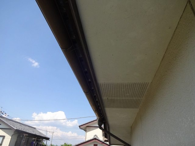 渋川市 屋根外壁塗装工事 軒裏天井シミ・汚れの付着 お客様の声 ミヤケン