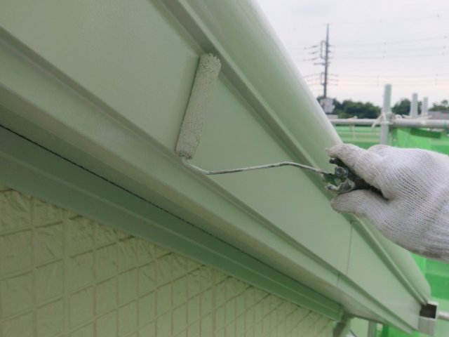 破風板 上塗り作業2回目