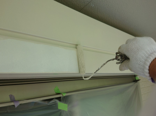 シャッターボックス 上塗り作業1回目