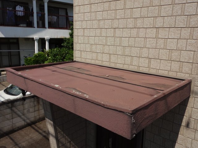 庇屋根 色褪せ