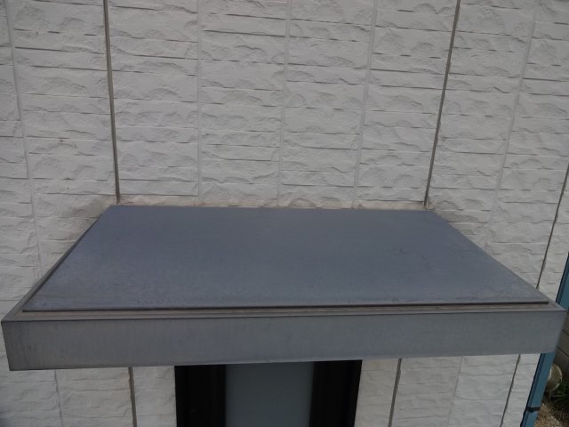 庇屋根 色あせ