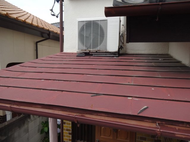 屋根 色褪せ