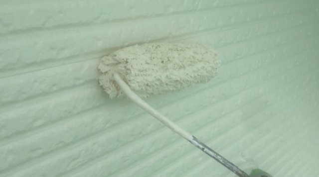 外壁上塗り作業2回目