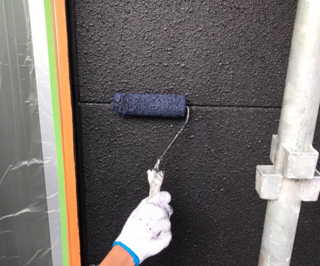 外壁上塗り作業
