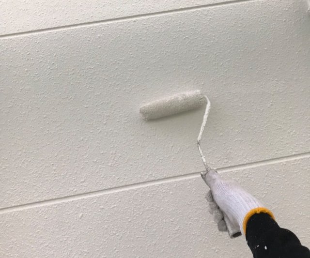 外壁上塗り作業