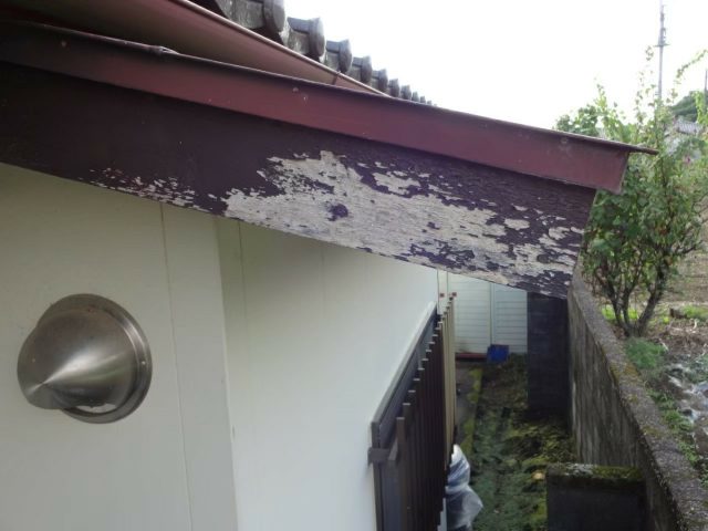 破風板 塗膜のはがれ