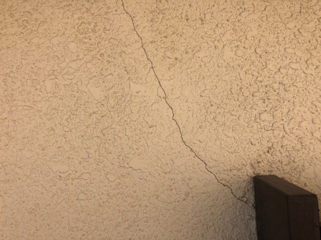 外壁 ひび割れ