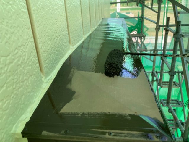 庇屋根 上塗り1回目