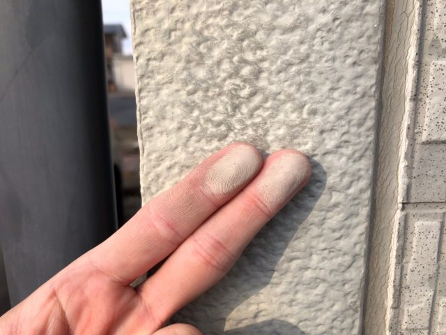 外壁　チョーキング現象