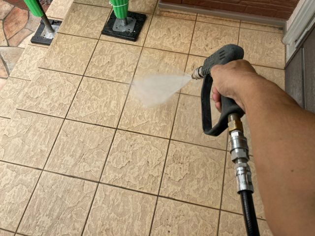 玄関タイル 高圧洗浄