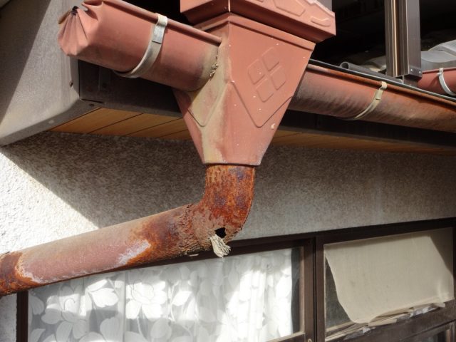 雨樋 穴あき