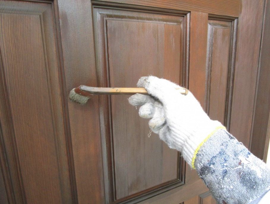 玄関ドアの塗装料金の相場を工法や費用別にご紹介
