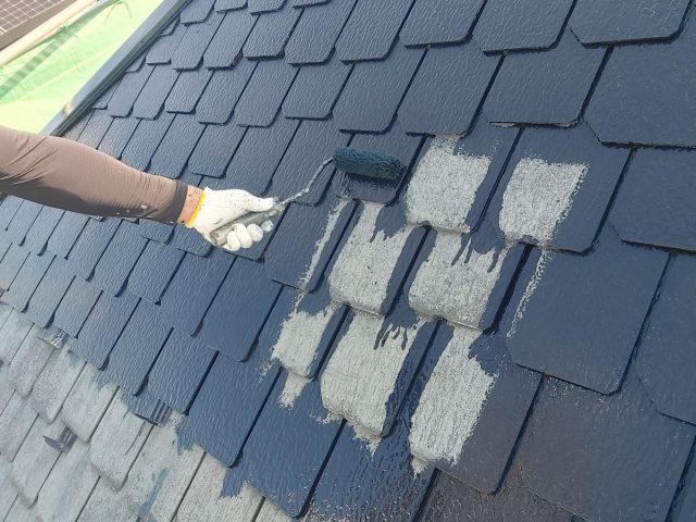 前橋市 屋根外壁塗装工事 屋根上塗り中 お客様の声 ミヤケン