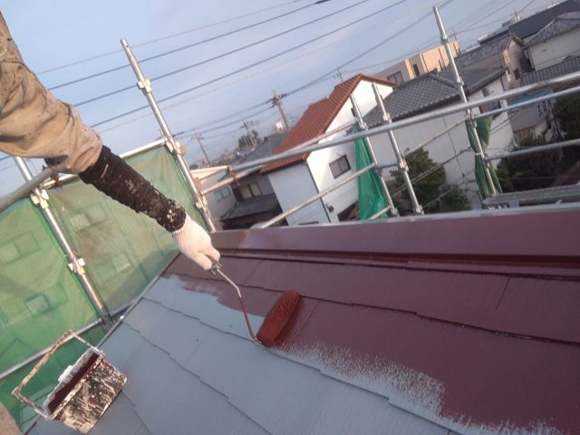 前橋市 屋根外壁塗装工事 屋根上塗り1回目中 お客様の声 ミヤケン