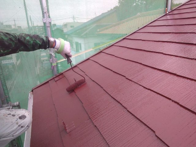 前橋市 屋根外壁塗装工事 屋根上塗り2回目中 お客様の声 ミヤケン