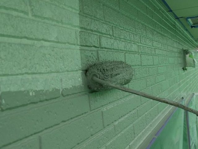 高崎市 屋根外壁塗装工事 外壁上塗り1回目中 お客様の声 ミヤケン