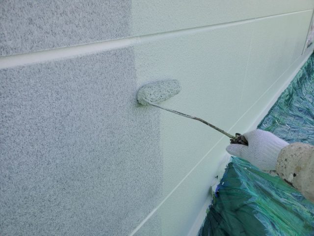 前橋市 外壁塗装工事 外壁 上塗り1回目中 お客様の声 ミヤケン