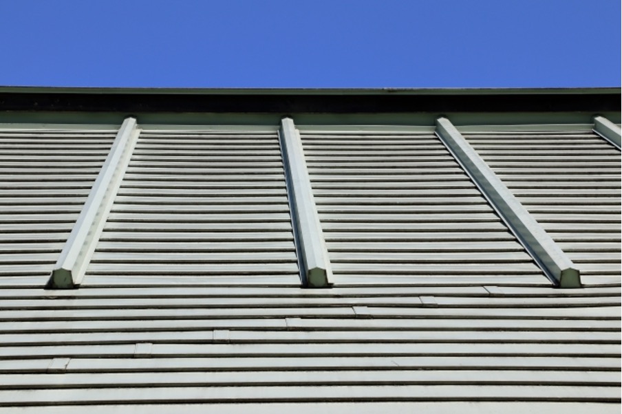 ガルバリウム鋼板屋根は何年ごとに塗装するのか