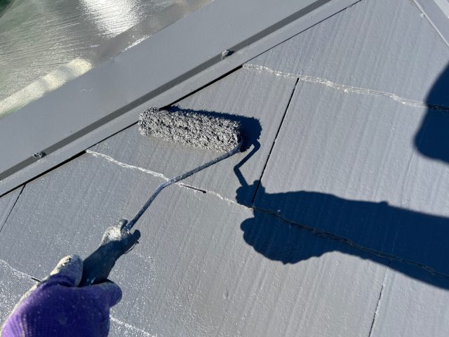 高崎市 屋根外壁塗装工事 屋根上塗り2回目中 お客様の声 ミヤケン