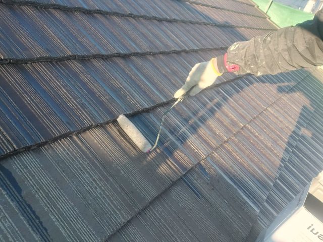 前橋市 屋根外壁塗装工事 屋根下塗り中 お客様の声 ミヤケン