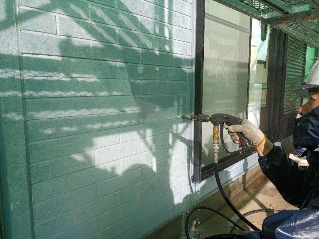 高崎市 屋根外壁塗装工事 外壁高圧洗浄中 お客様の声 ミヤケン